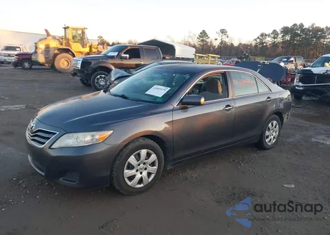 2010 Toyota Camry Le z USA, uszkodzony, nr VIN 4T1BF3EKXAU032799